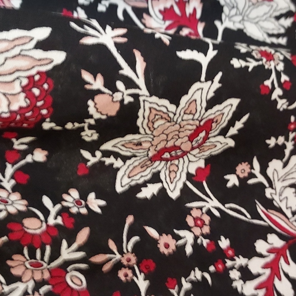 *Black w/ White & Red Floral w/ Lace Accent and Bell Sleeves Size L - Picture 4 of 12